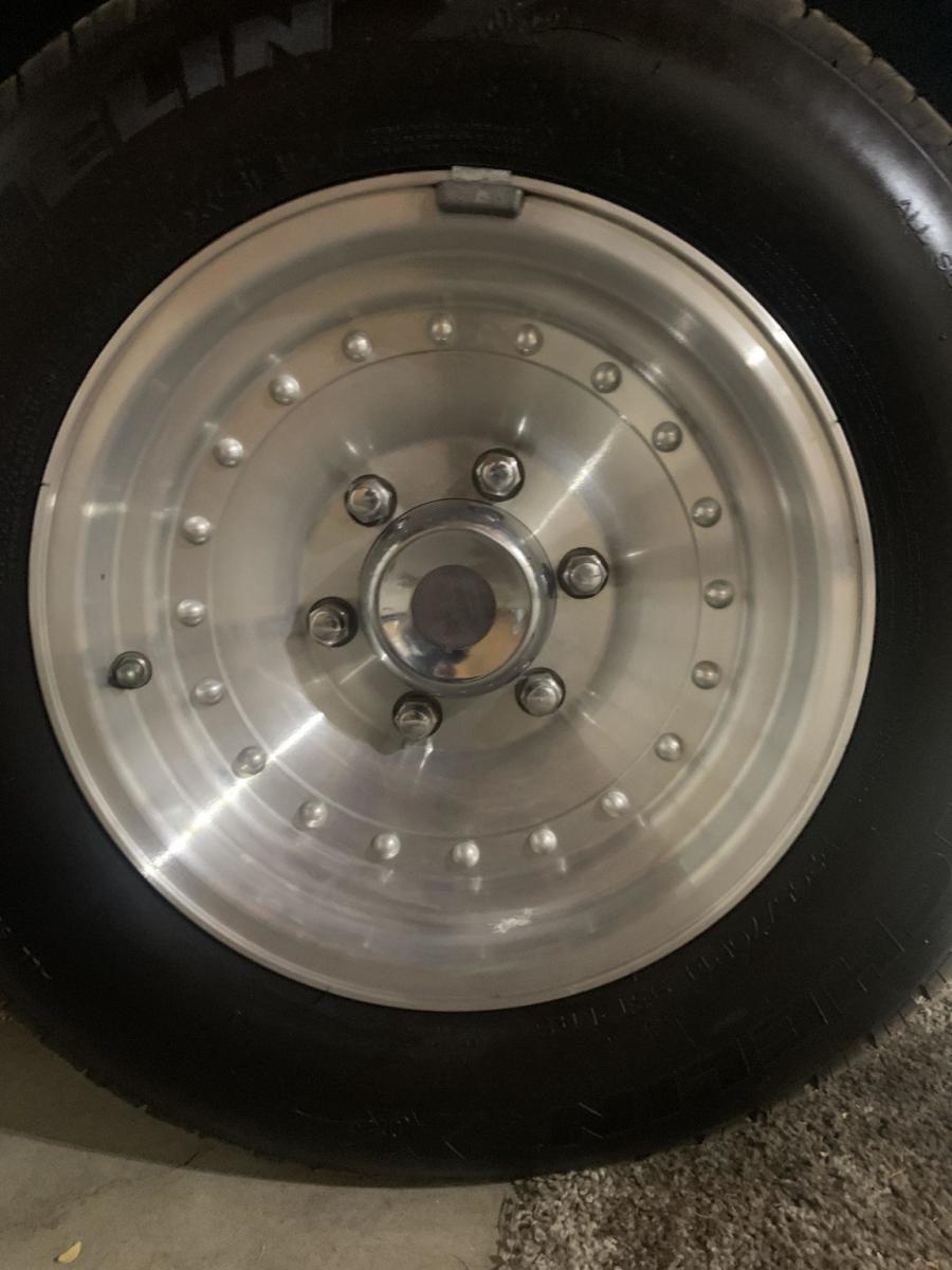 Колеса Mazda B1500 1974 года  (фото 43 из 111)